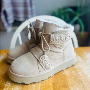 Altar’d State Matterhorn Cozy Tan Ankle Boots